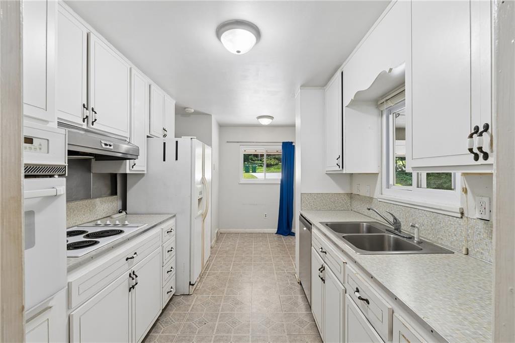 1744 Reindeer Drive Ne Property Photo 6