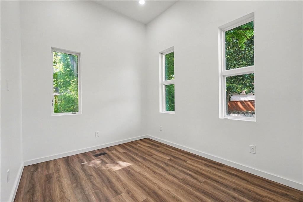 1073 Mayson Turner Road Nw Property Photo 19