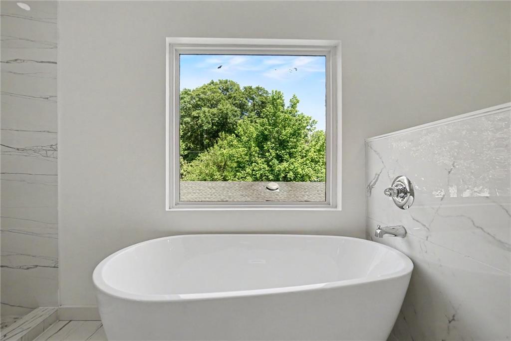 1073 Mayson Turner Road Nw Property Photo 25