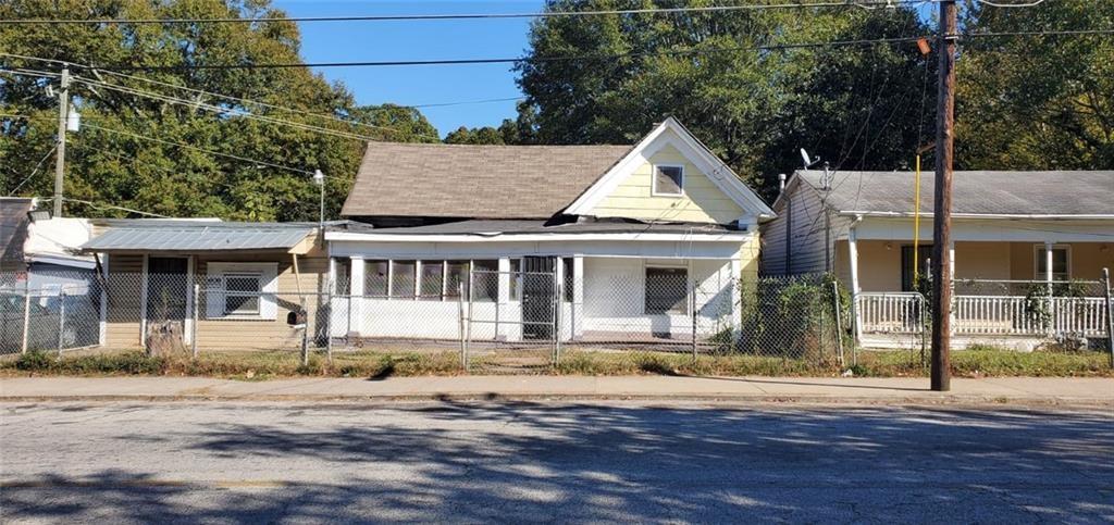 1640 Lakewood Avenue Se Property Photo 1