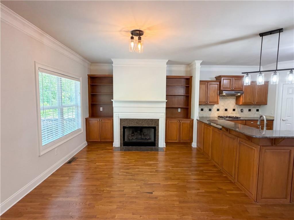8111 Crestview Drive Se Property Photo 7