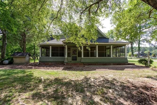 125 E Sewell Road Property Photo 1