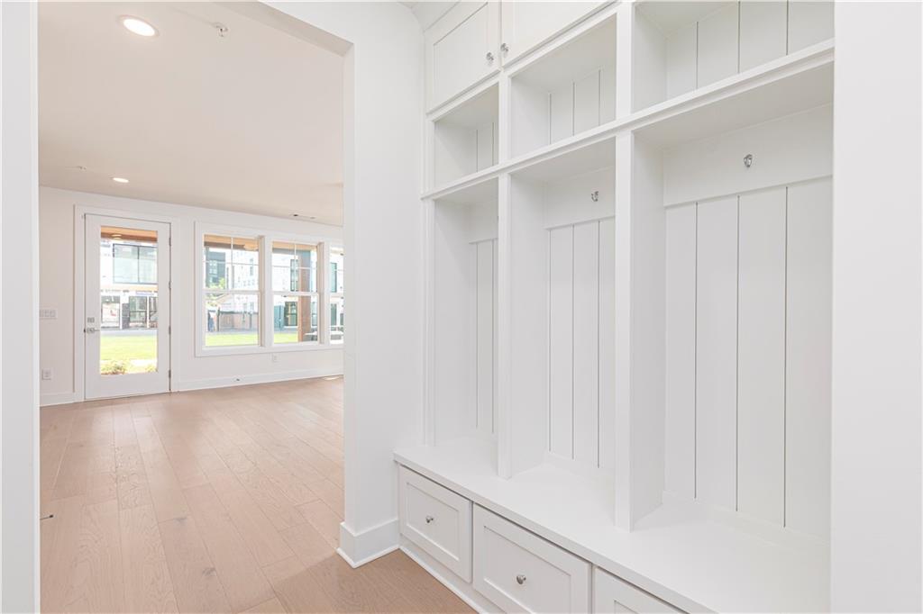 2054 Lanier Grove Property Photo 3