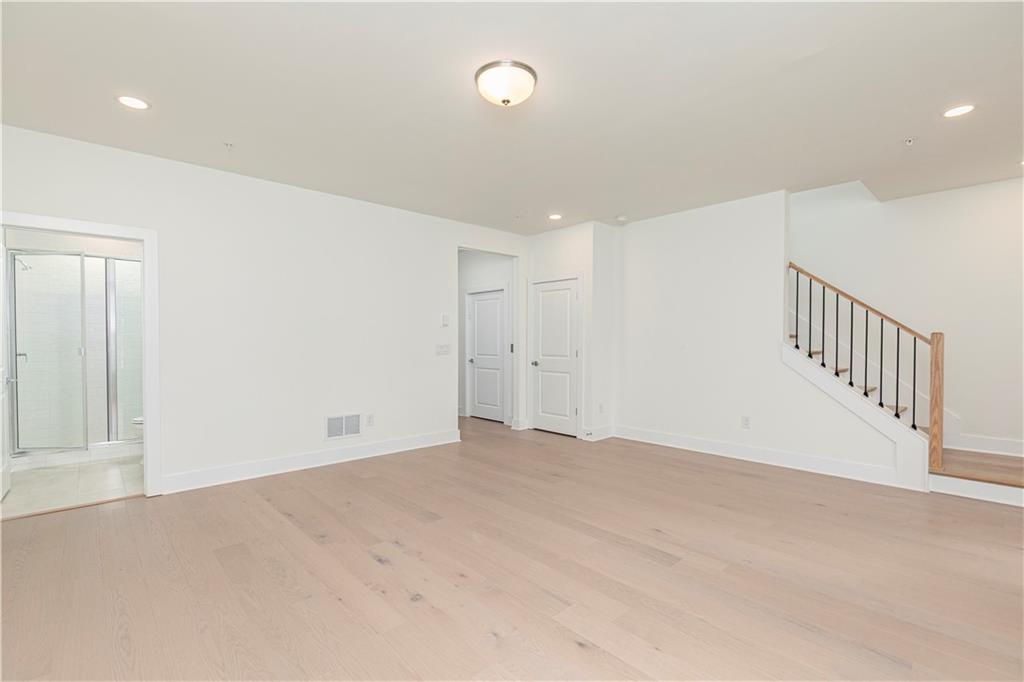 2054 Lanier Grove Property Photo 4
