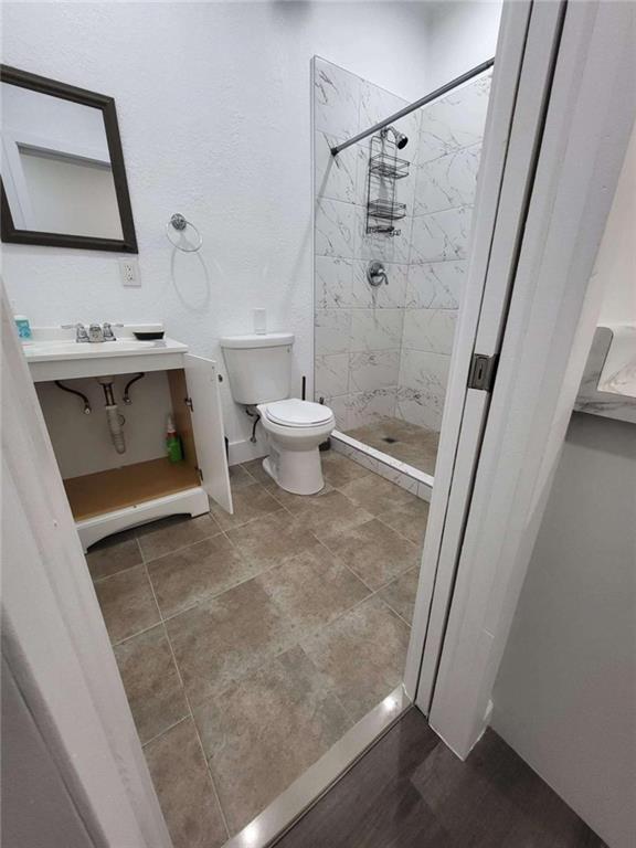 389 Collins Road Property Photo 7