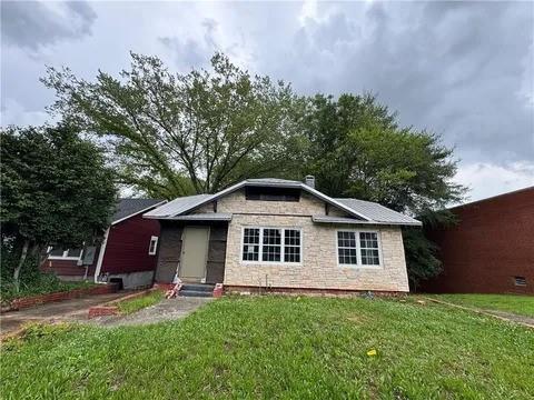1422 Boulevard SE Property Photo 1