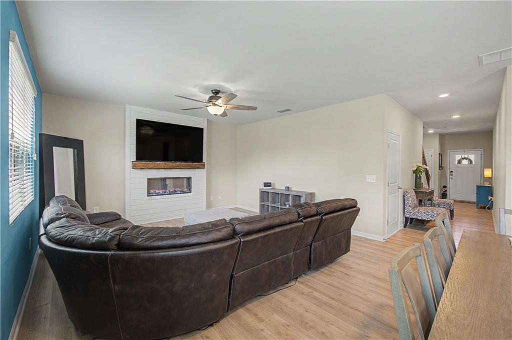 215 Summit Pointe Drive Property Photo 12