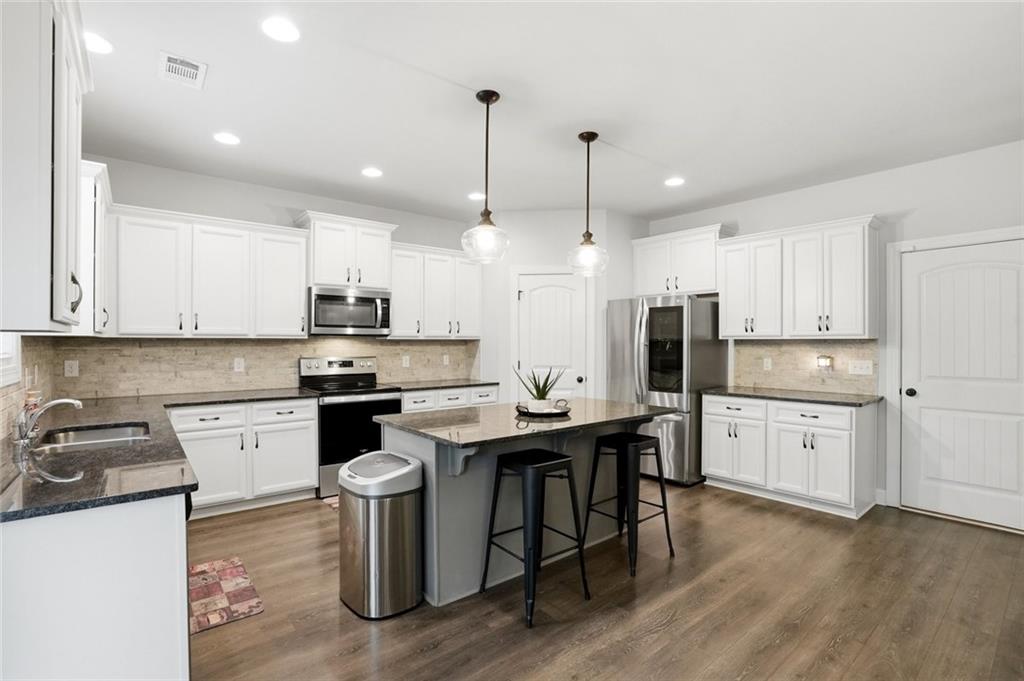 1801 Sycamore Drive Property Photo 8