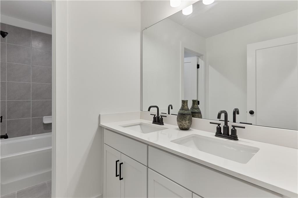 648 Avondale Park Circle Property Photo 32