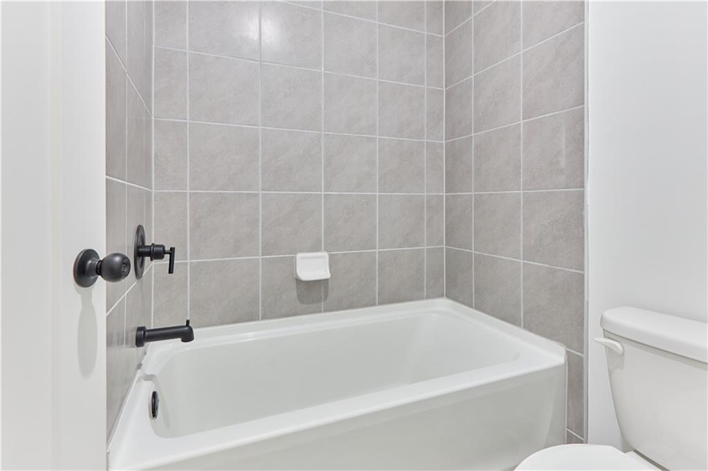648 Avondale Park Circle Property Photo 33