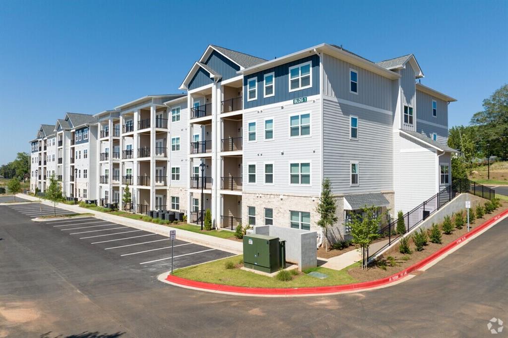 1875 Maple Drive Unit B2 Property Photo 2