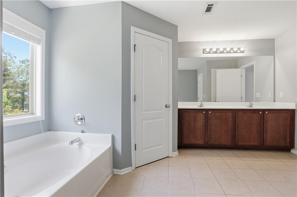 9518 Rushmore Circle Property Photo 6