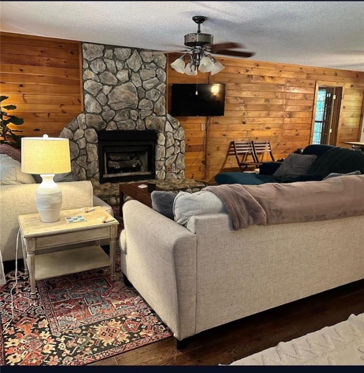 1704 Newport Drive Property Photo 3