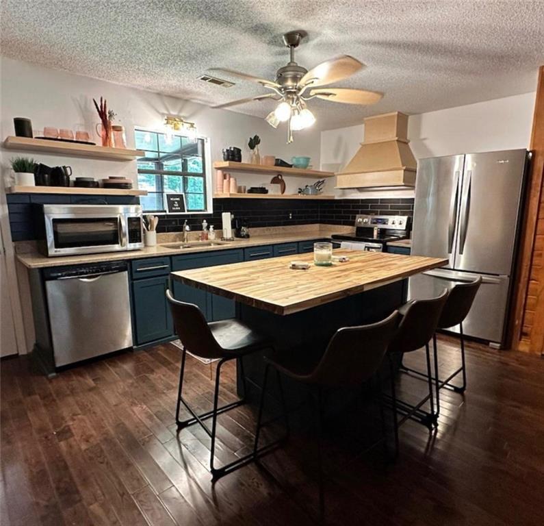 1704 Newport Drive Property Photo 4