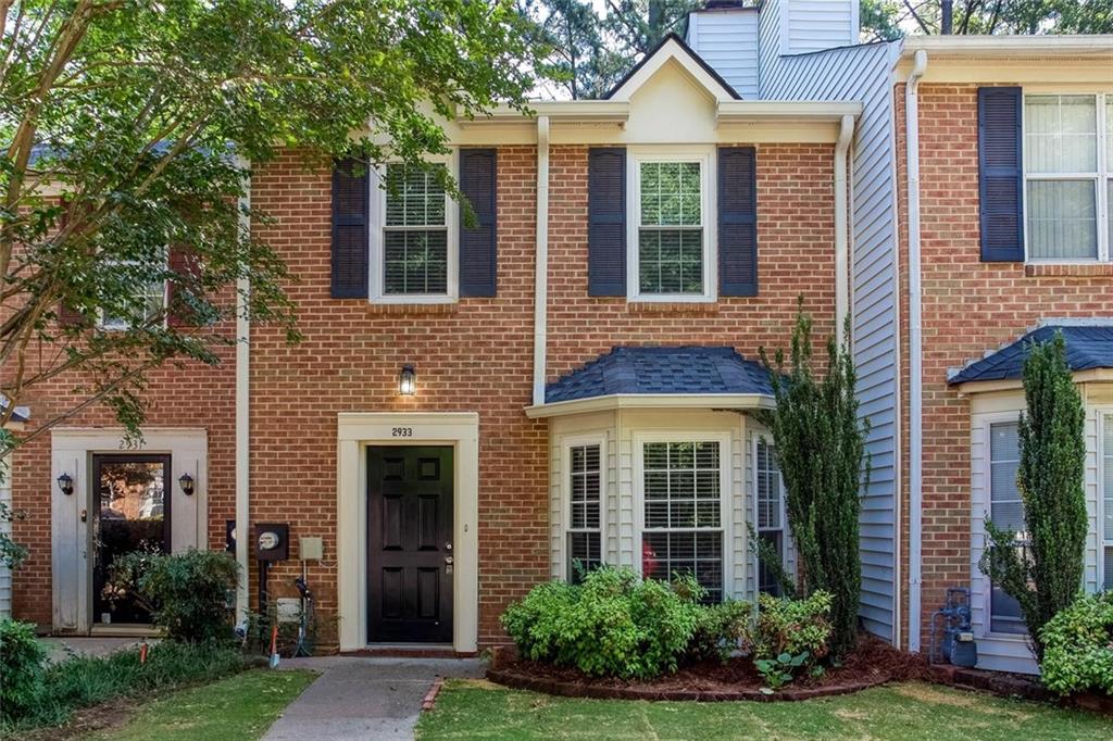 2933 Lexington Trace Drive SE Property Photo 1