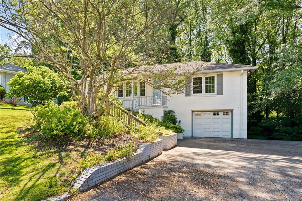 3366 Woodview Drive Se Property Photo 2