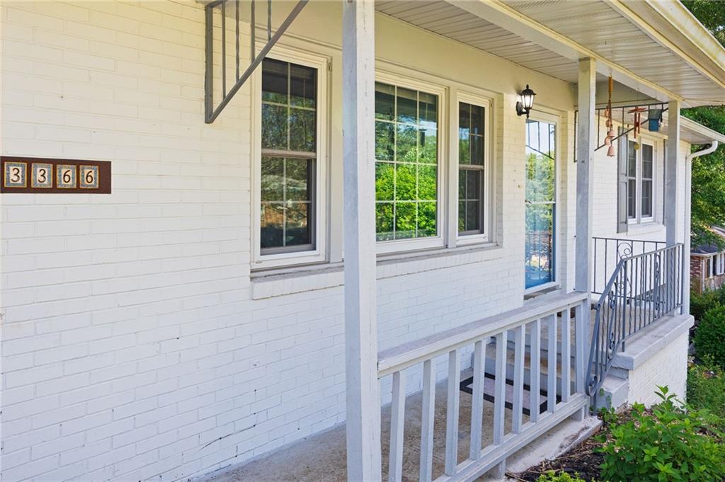 3366 Woodview Drive Se Property Photo 4