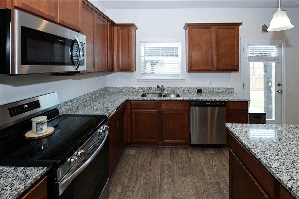 1229 Lyndhurst Lane Property Photo 8