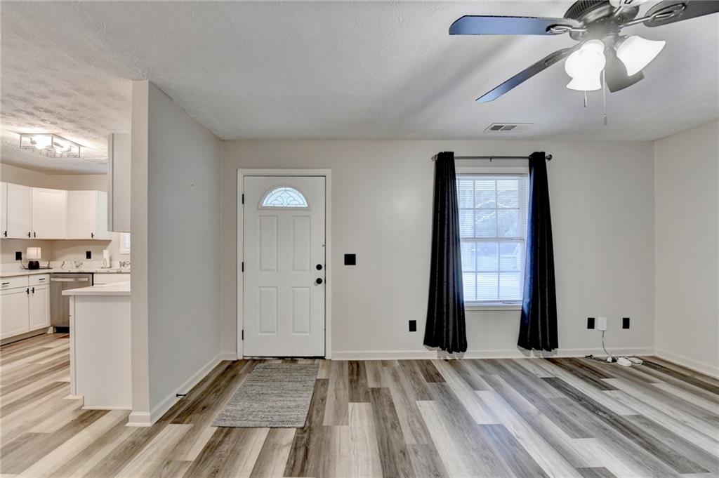 801 Davis Street Property Photo 4
