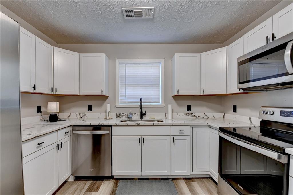 801 Davis Street Property Photo 11