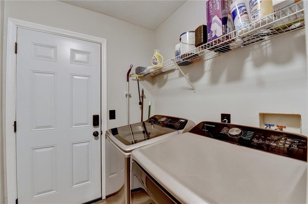 801 Davis Street Property Photo 22