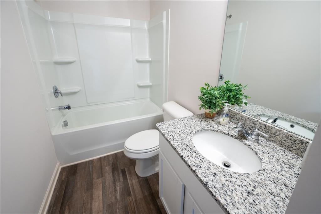 196 Kinsale Drive Property Photo 11