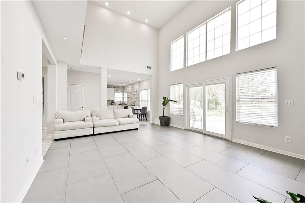 3219 Lindas Circle Se Property Photo 18