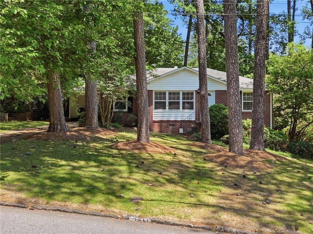 1111 N Valley Drive Property Photo 1
