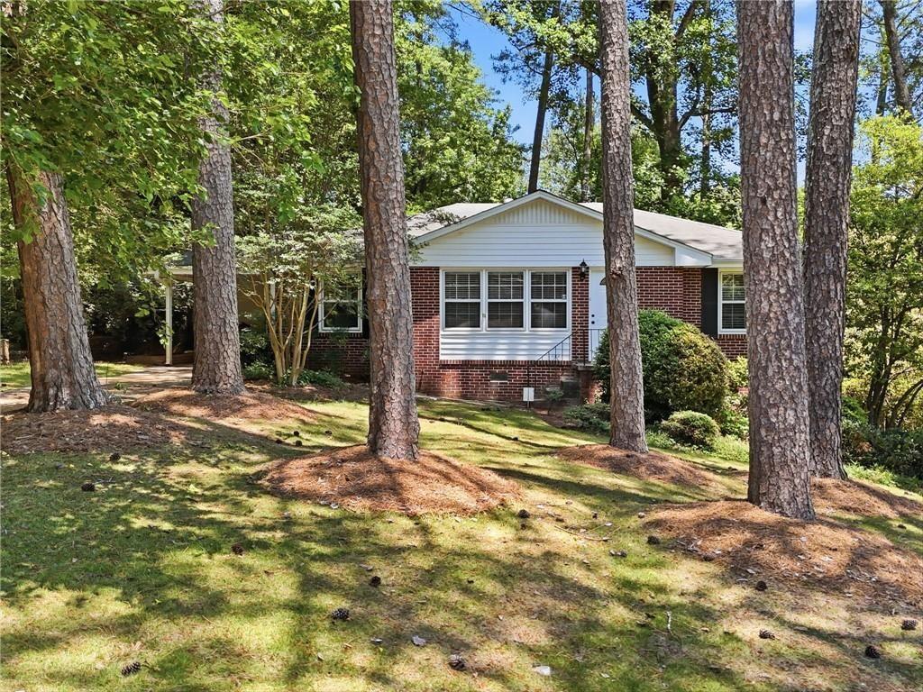 1111 N Valley Drive Property Photo 2
