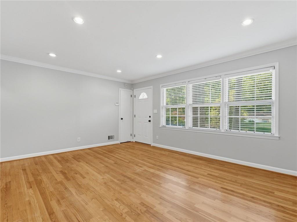 1111 N Valley Drive Property Photo 14