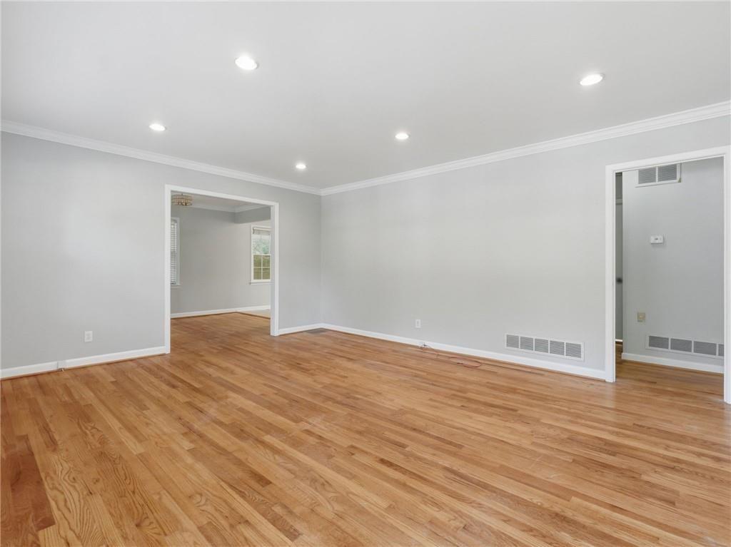 1111 N Valley Drive Property Photo 16