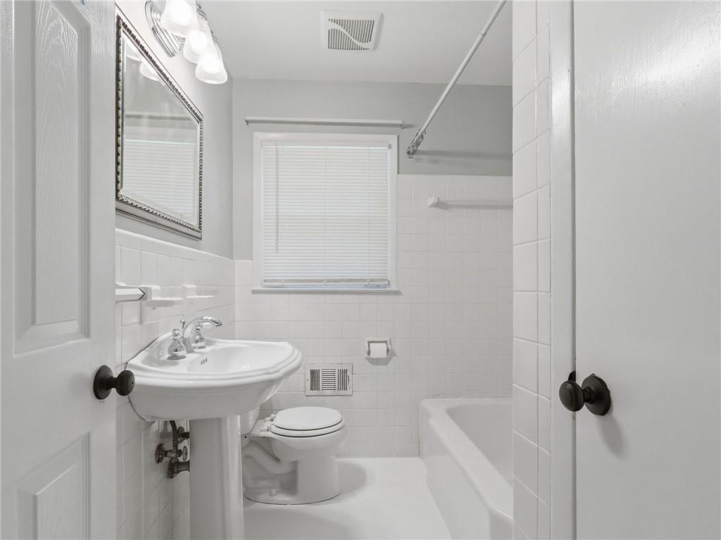 1111 N Valley Drive Property Photo 28