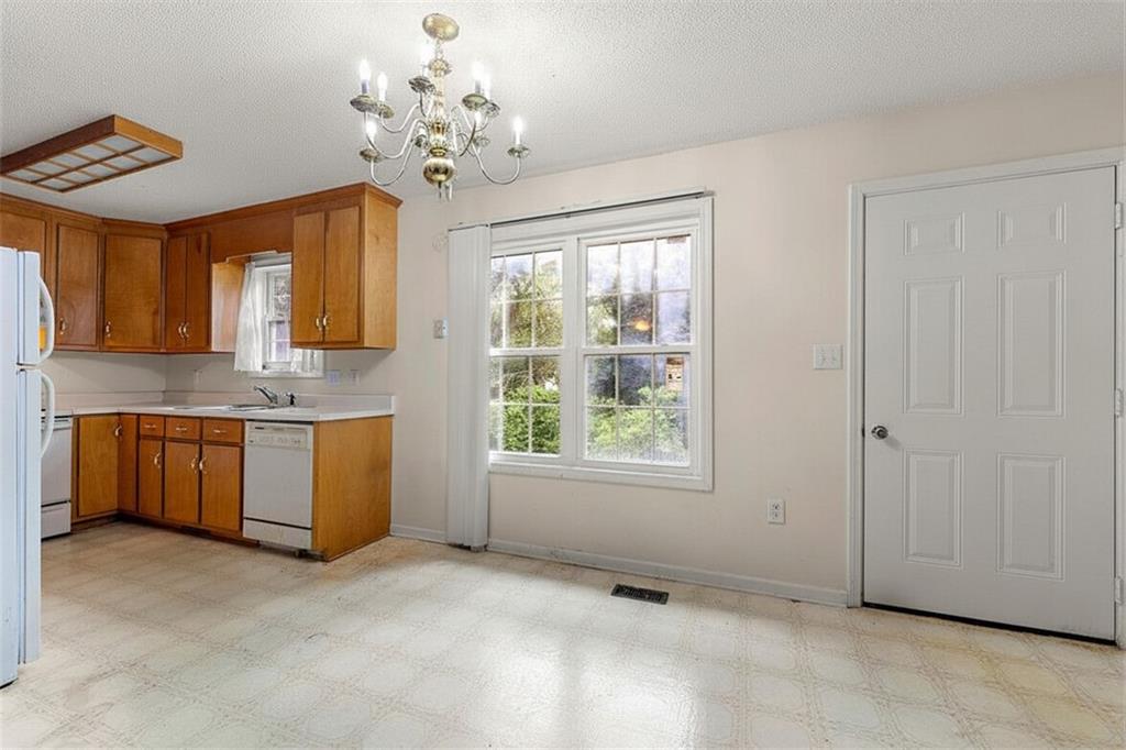 1480 E Broad Street Property Photo 5