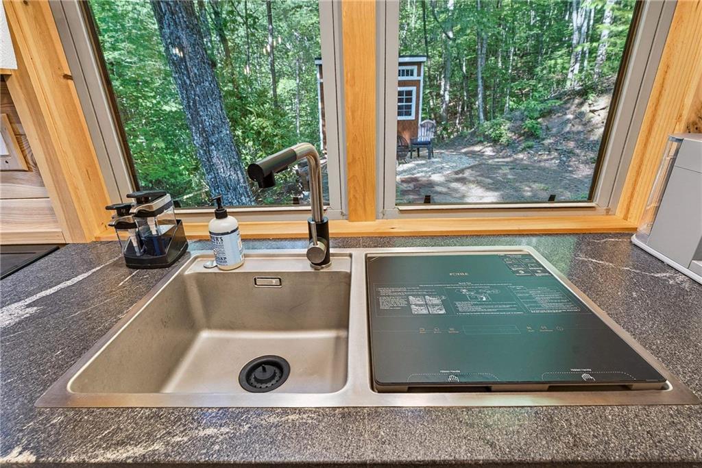 93 Martin Crossing Property Photo 9