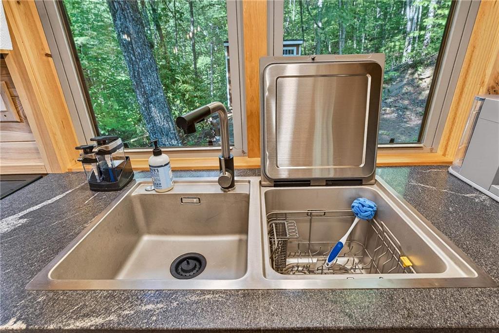 93 Martin Crossing Property Photo 10