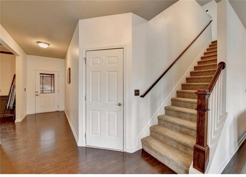 1376 Castleberry Drive Property Photo 3