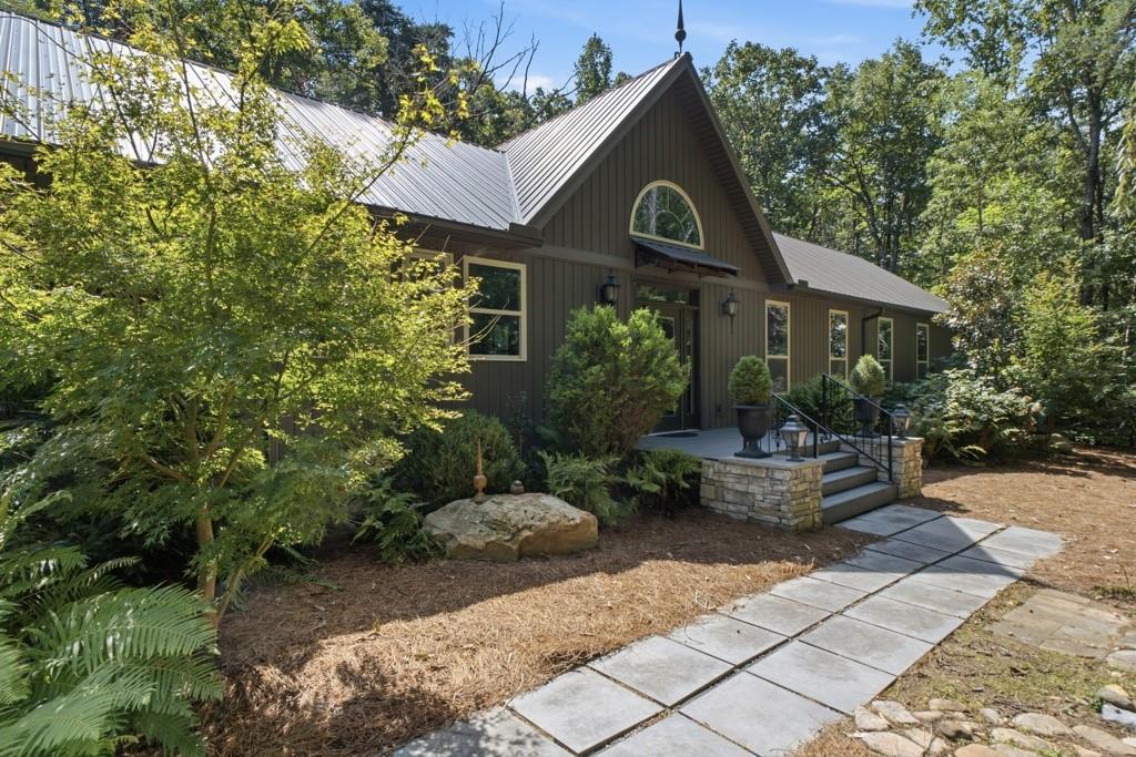 568 N Stewart Lane