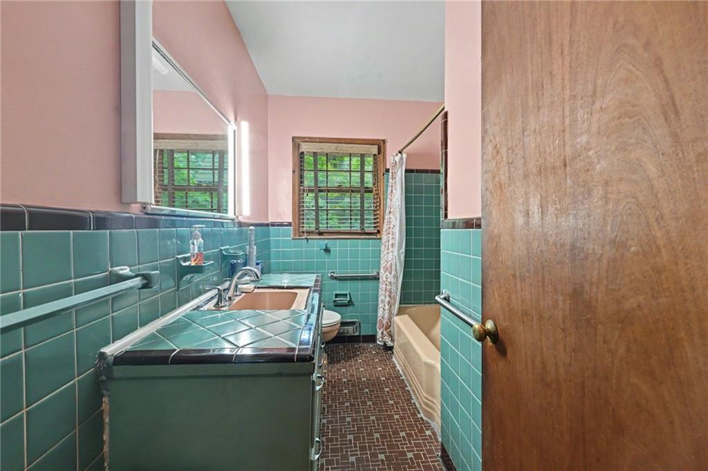 424 E Pharr Road Property Photo 17