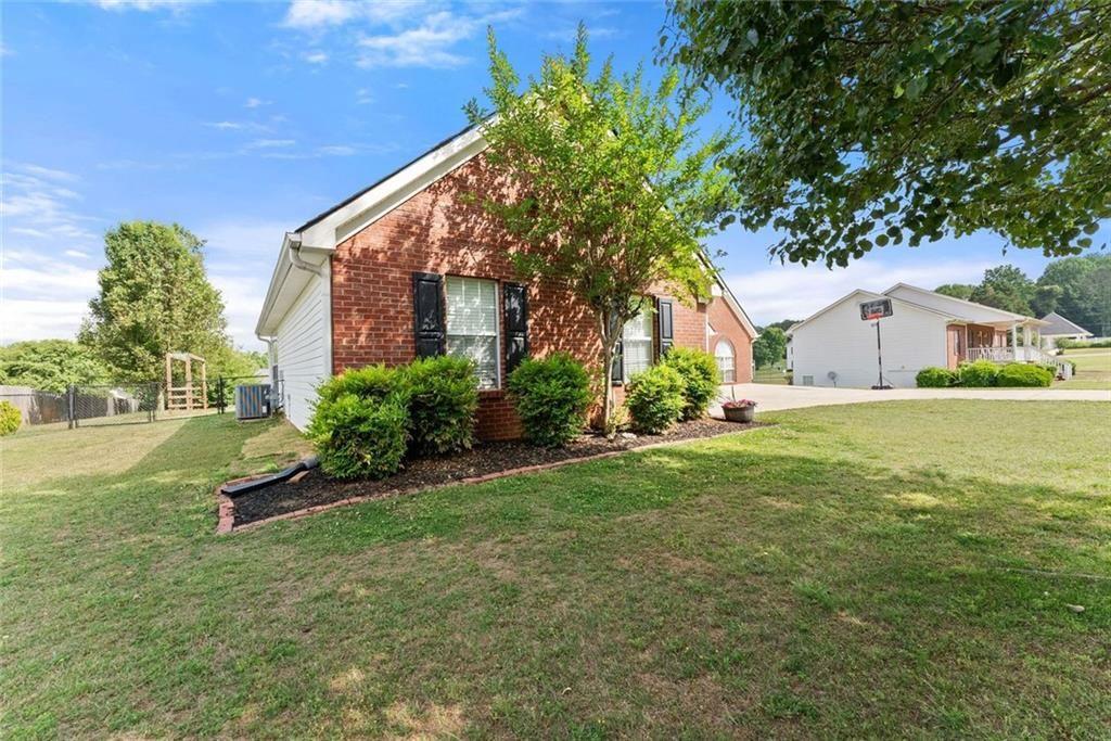 4518 Summerset Drive Property Photo 6