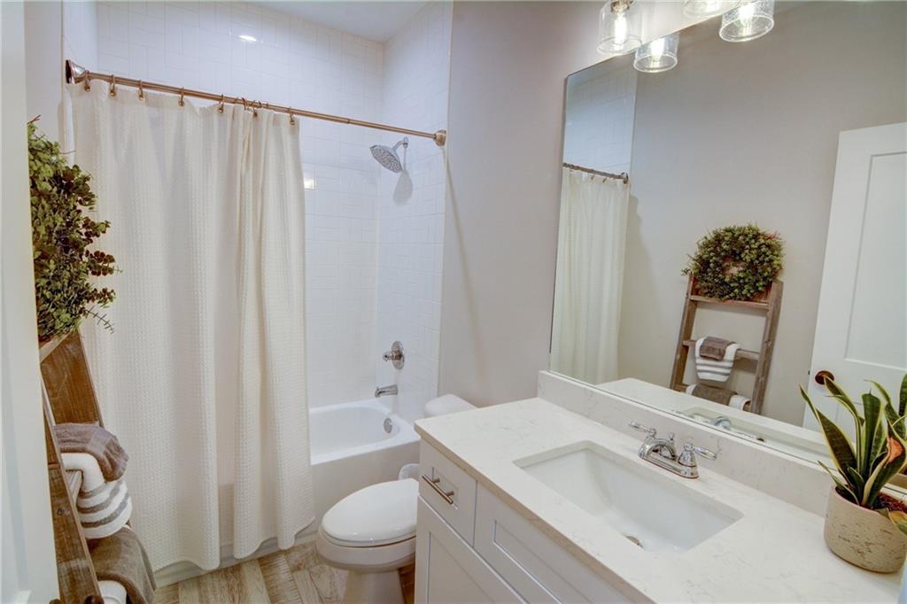 370 Thrasher Street Unit 4 Property Photo 23