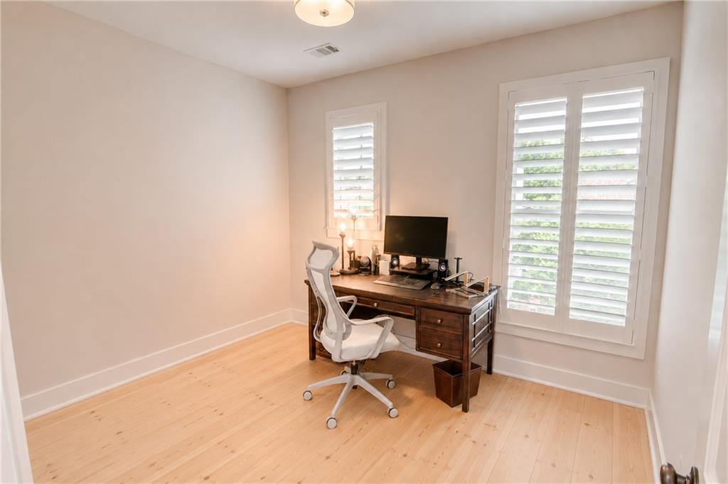 370 Thrasher Street Unit 4 Property Photo 24