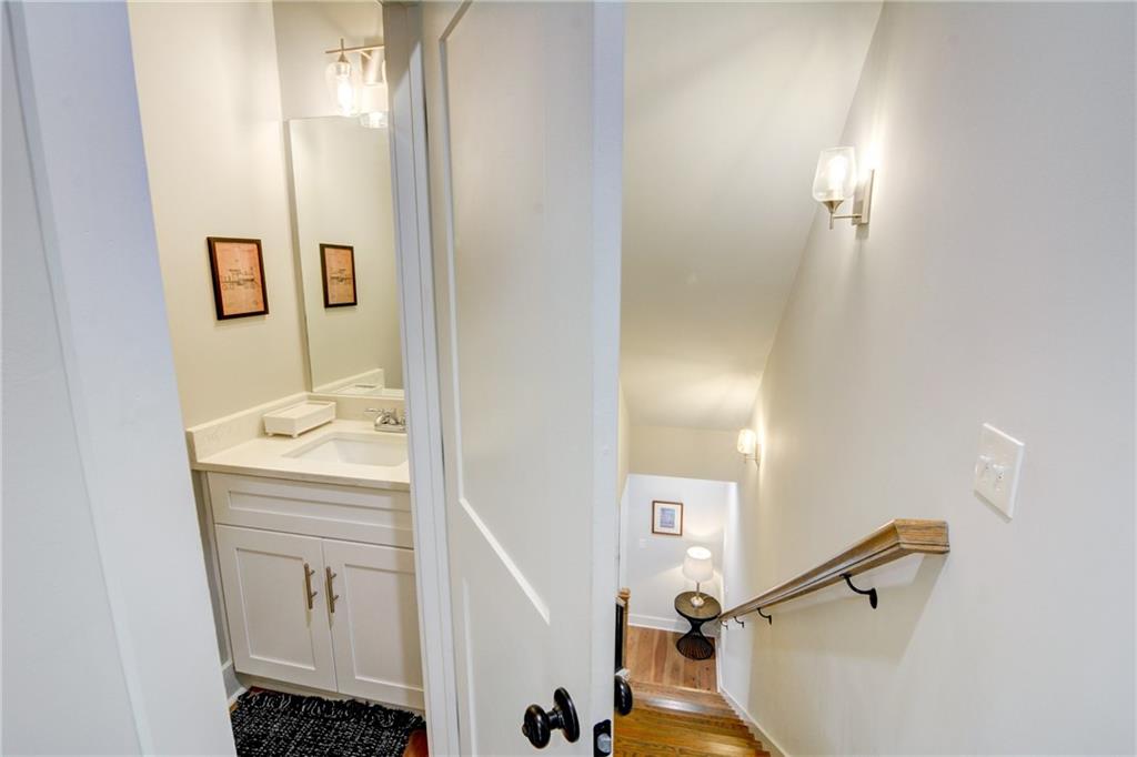 370 Thrasher Street Unit 4 Property Photo 25