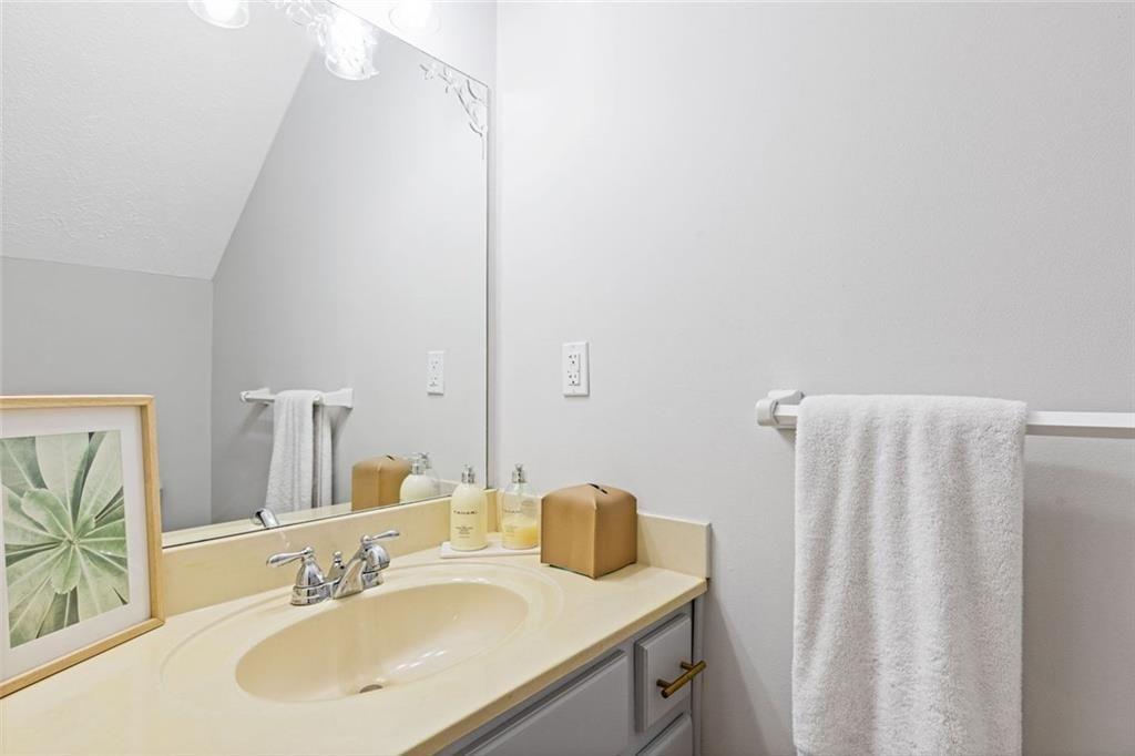 740 Anderson Walk Property Photo 3