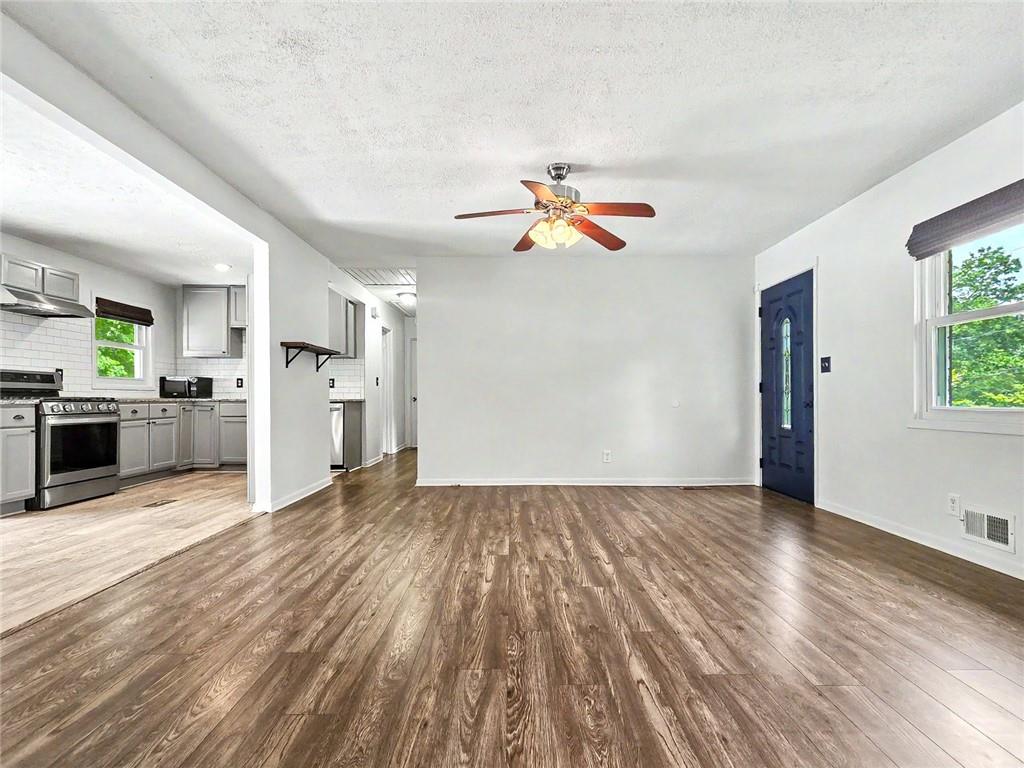 273 Norton Circle Se Property Photo 10