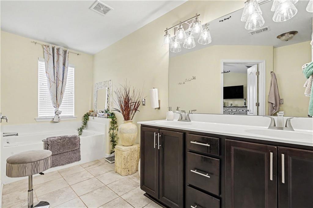 5563 Radford Loop Property Photo 4