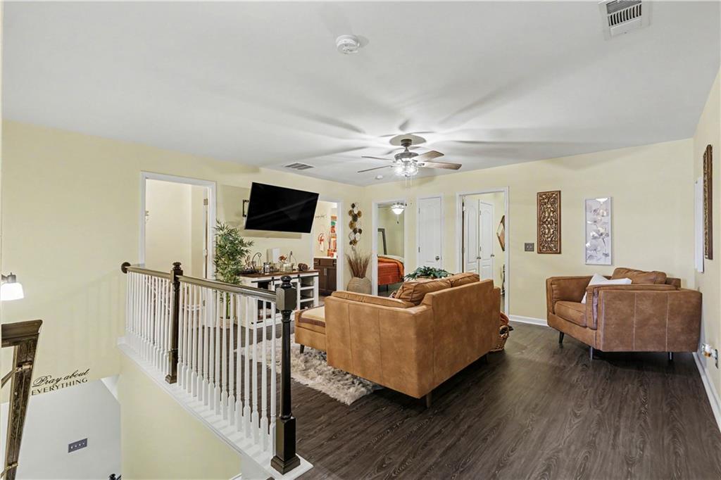 5563 Radford Loop Property Photo 5