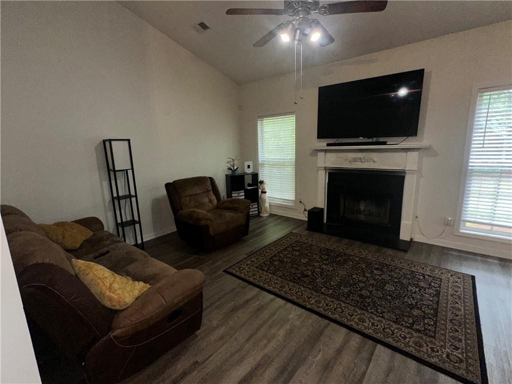 1017 Willow Crest Landing Property Photo 4