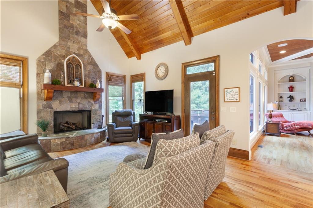 1900 Danforth Pointe Drive Ne Property Photo 20