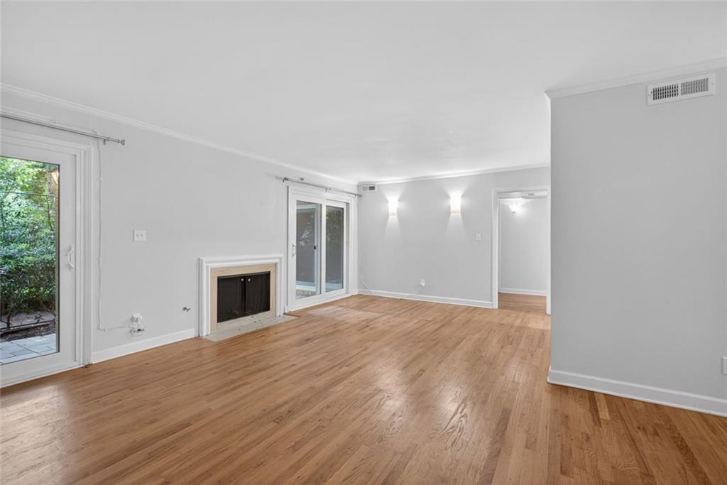 5400 Roswell Road Unit L6 Property Photo 3