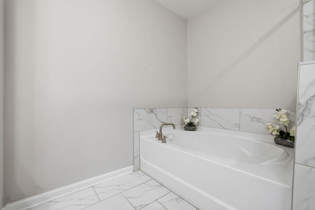 1162 Lanier Willow Path Property Photo 32
